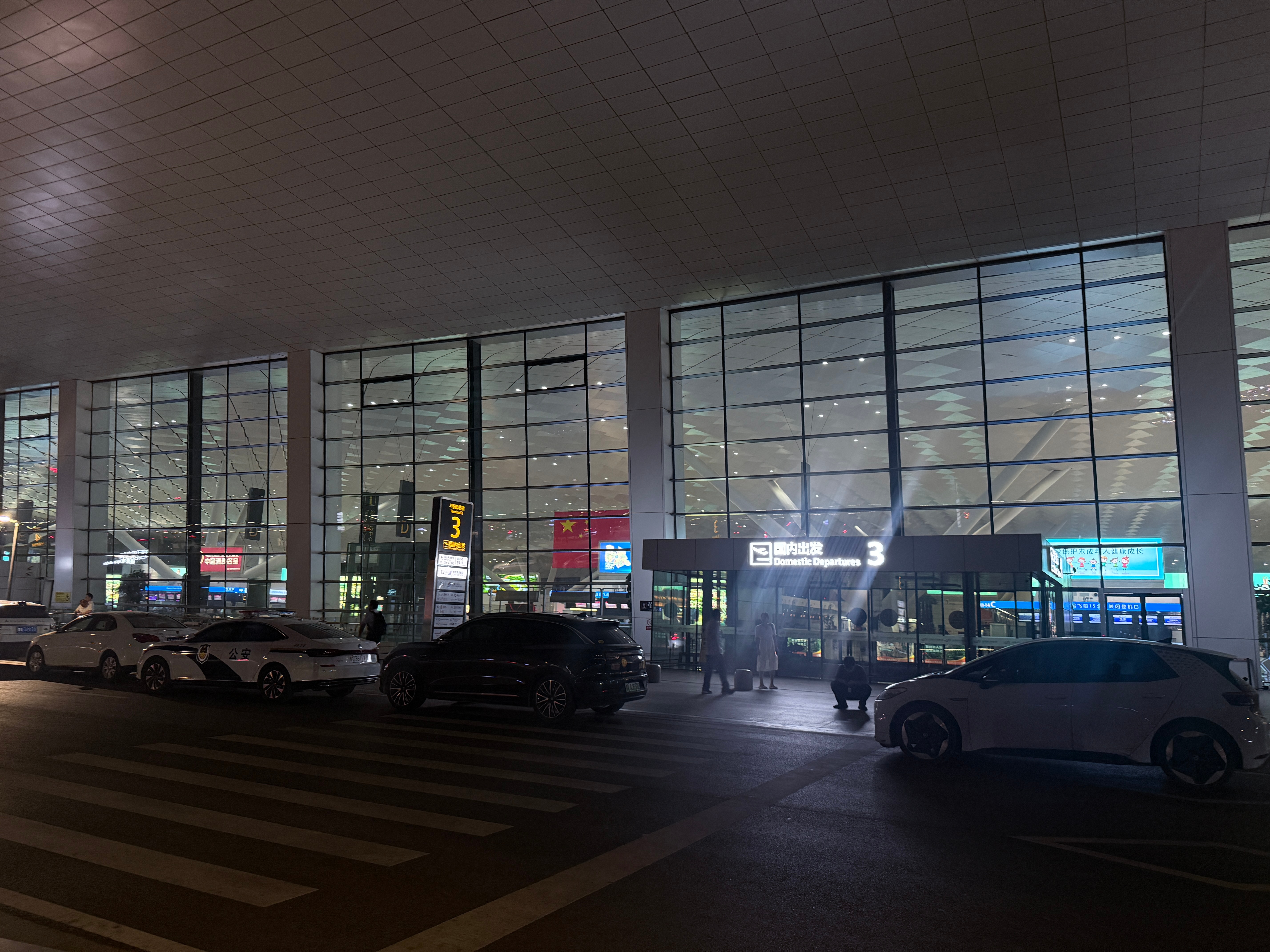 这个世界就是一个巨大的草台班子  ​​​