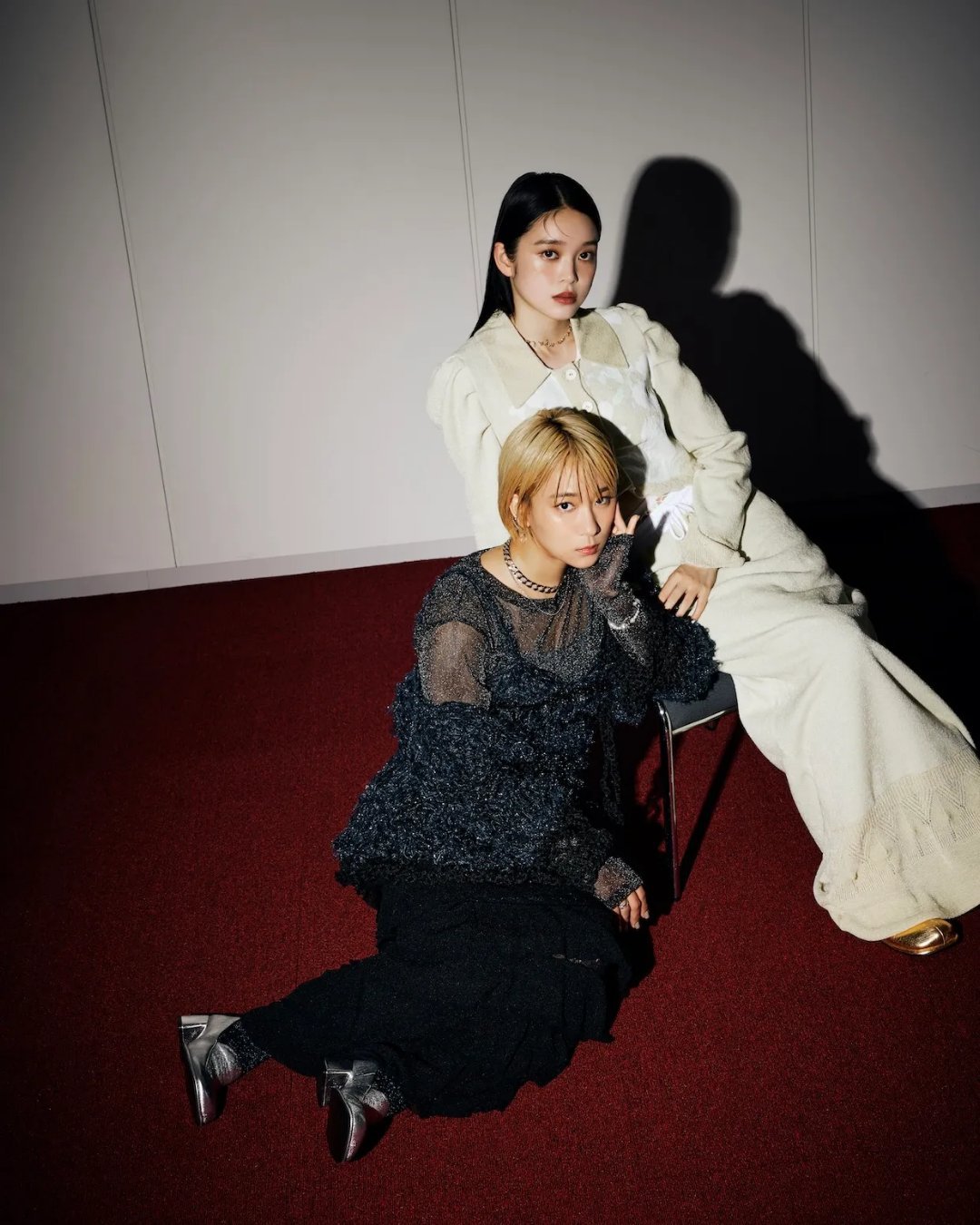 日娱新闻  高石明里  髙石あかり × 伊澤彩織 杂志《QUI》采访美图 