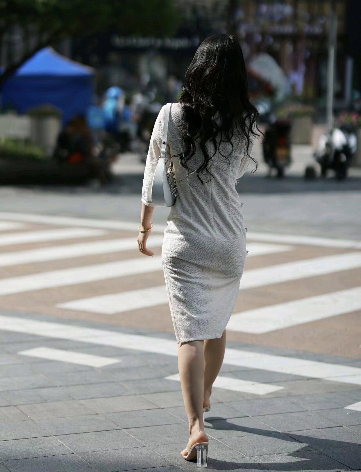 任何人际关系，本质上都是交换关系。 在爱情里交换的是人性中最独特的情感，不能相伴