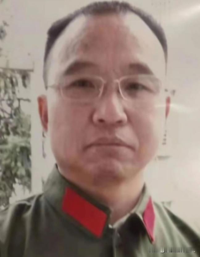 1984年，战士李陶雄中弹牺牲，送葬的过程中遗体竟两次从车上跌落，护士郑英察觉异