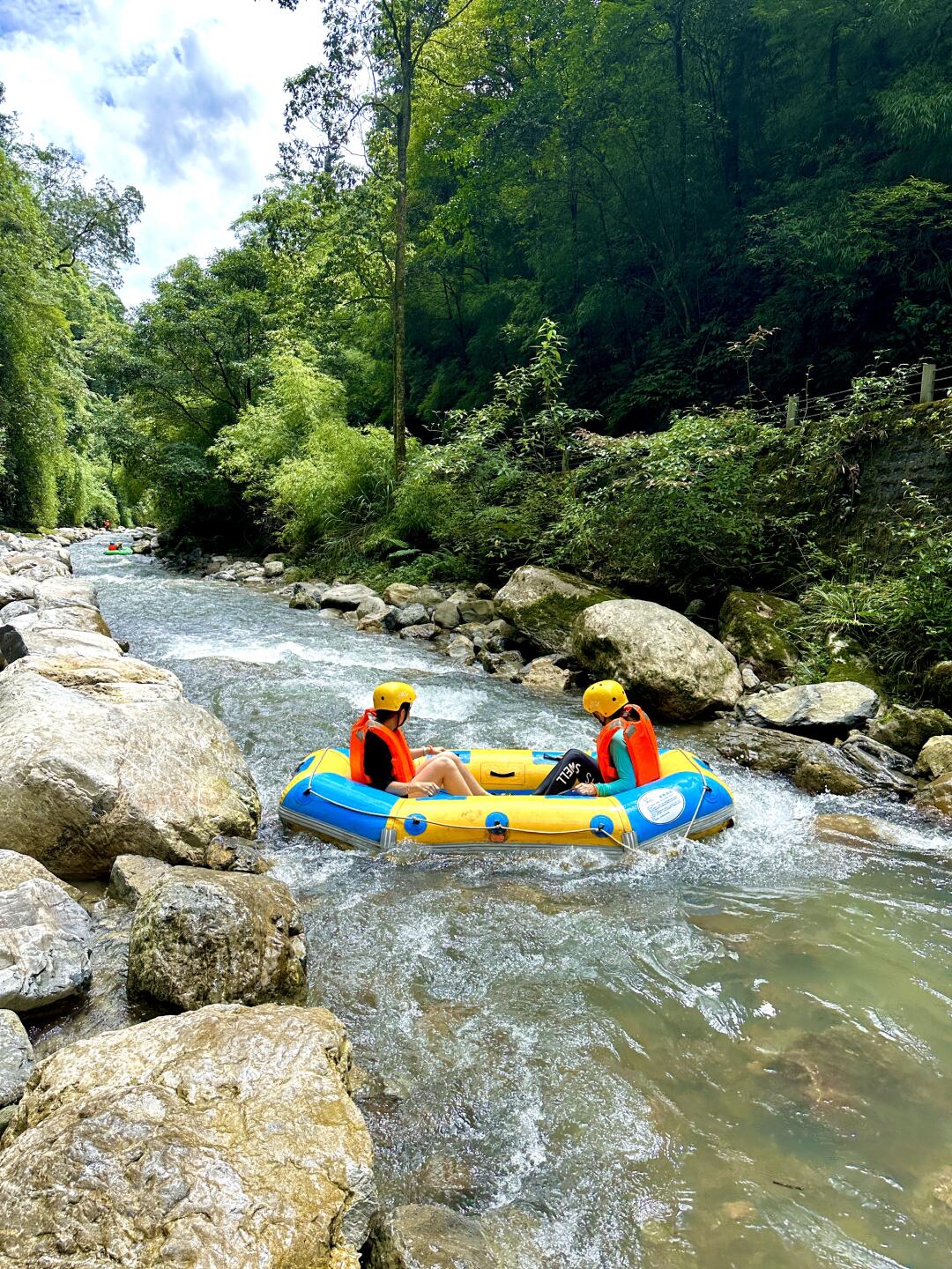 黑山谷⛰️20度的夏天！！漂流➕戏水➕徒步。。