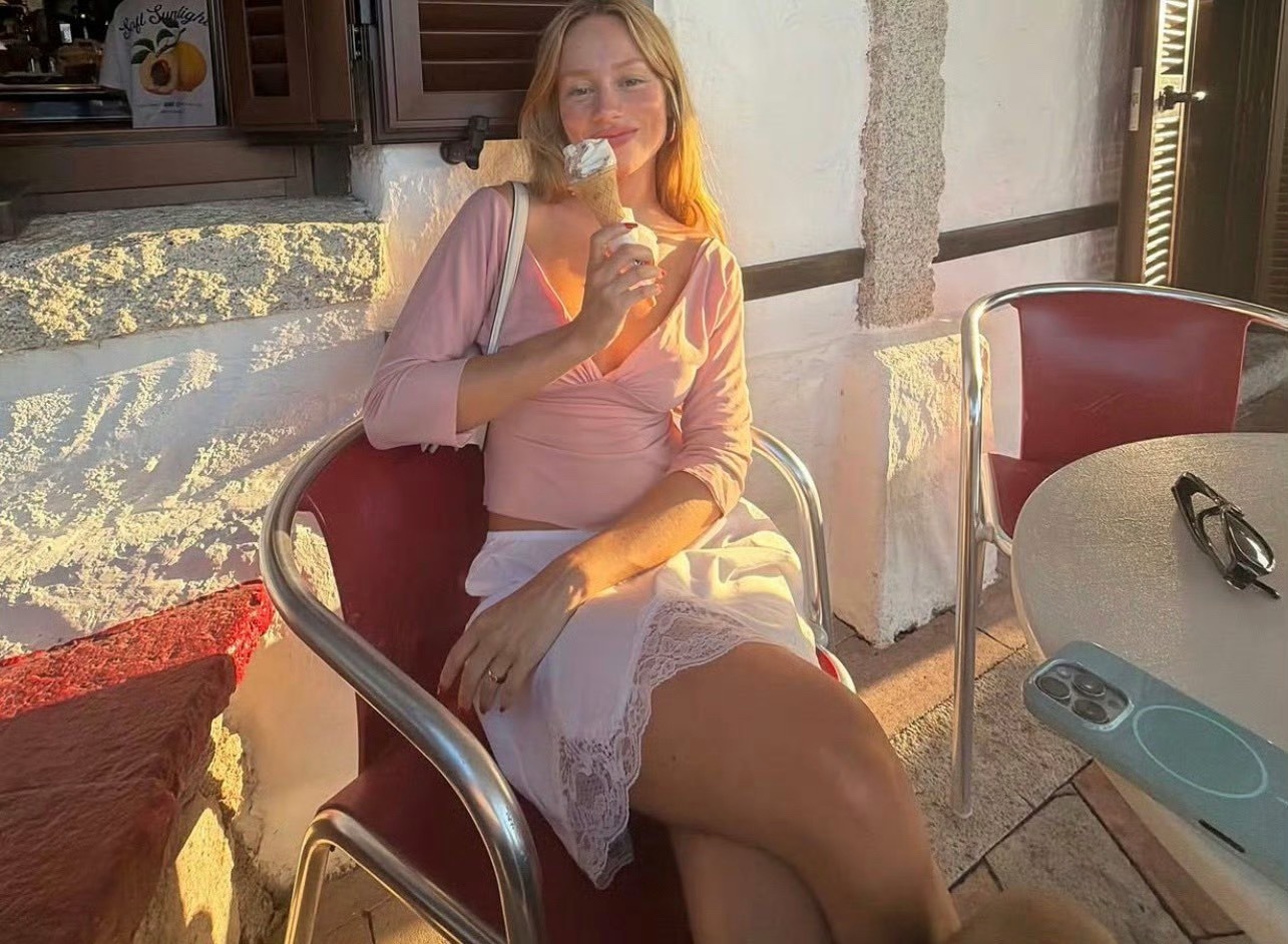 姆巴佩女友艾斯特·爱珀斯托更新IG动态✨这张应该是姆总拍的吧？姆巴佩