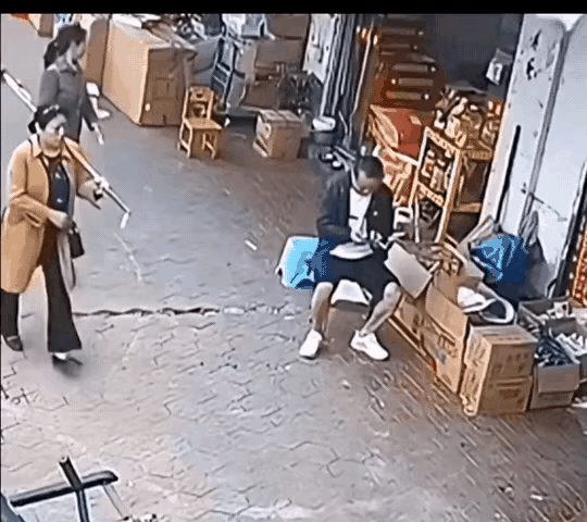一个胆大心细，一个粗心大意。
拿捏人心的智慧 总有一此事戳心 现实狠人 贪心作恶
