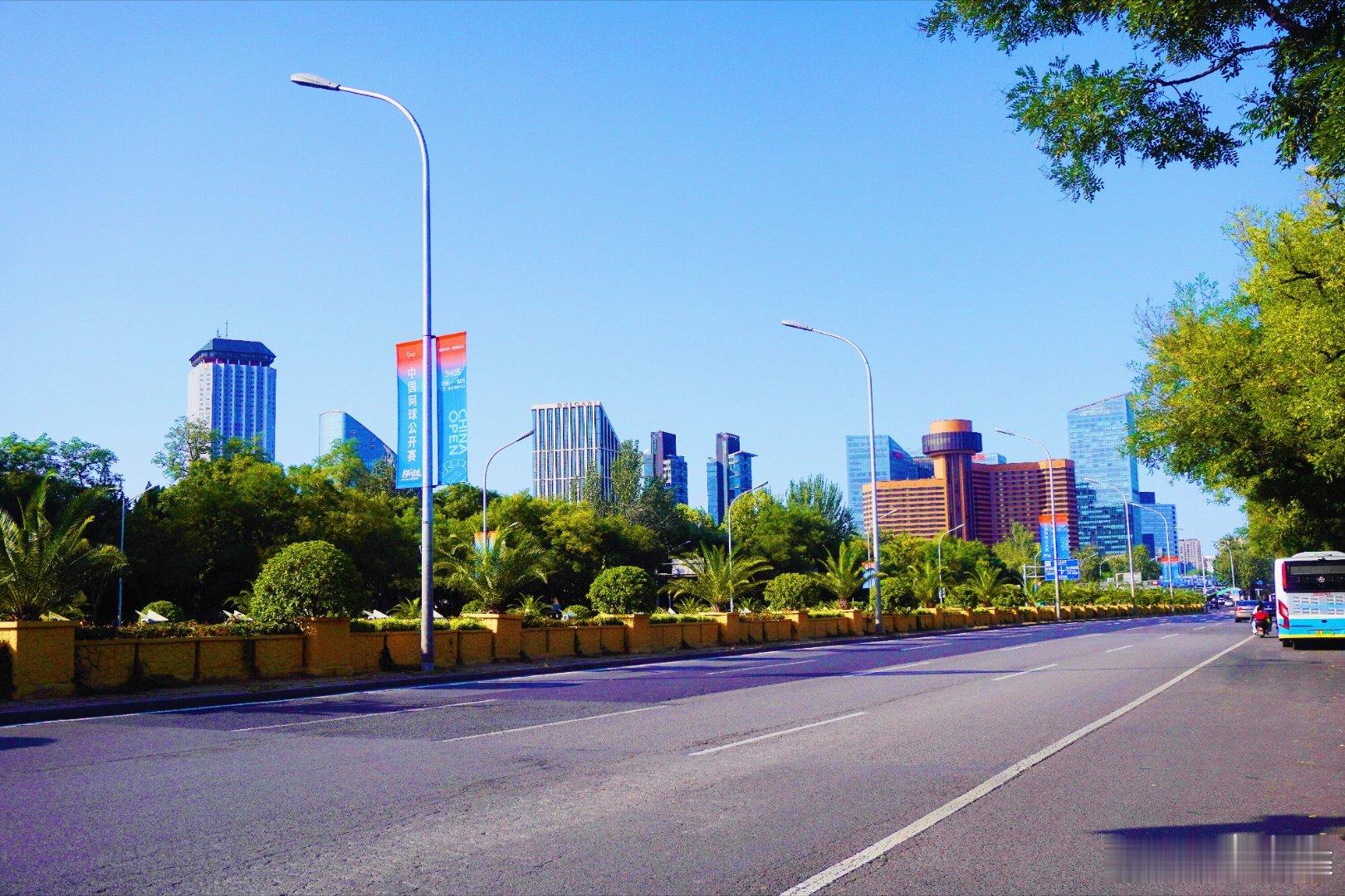 【秋天快乐】🍂🌼“北京国潮嘉年华”超棒，在国展中心能看到北斗卫星导航系统模型