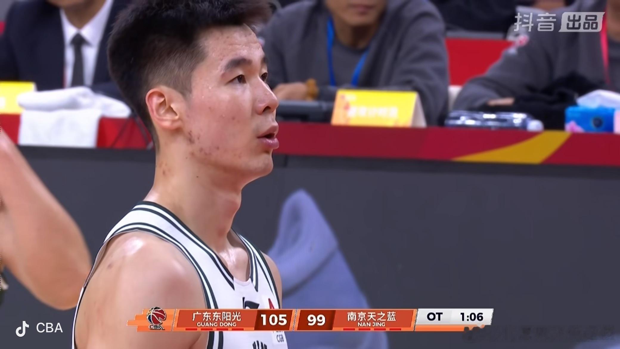 郭昊文尽力局 目前已经贡献42分了…广东主场的哨子也太偏了郭昊文42分徐杰受伤广