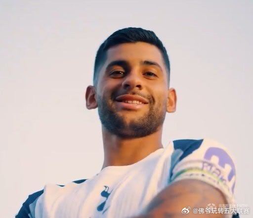 据报道，罗梅罗很有可能在今夏离开热刺，尽管去年夏天刚刚完成了续约，但顶级俱乐部已