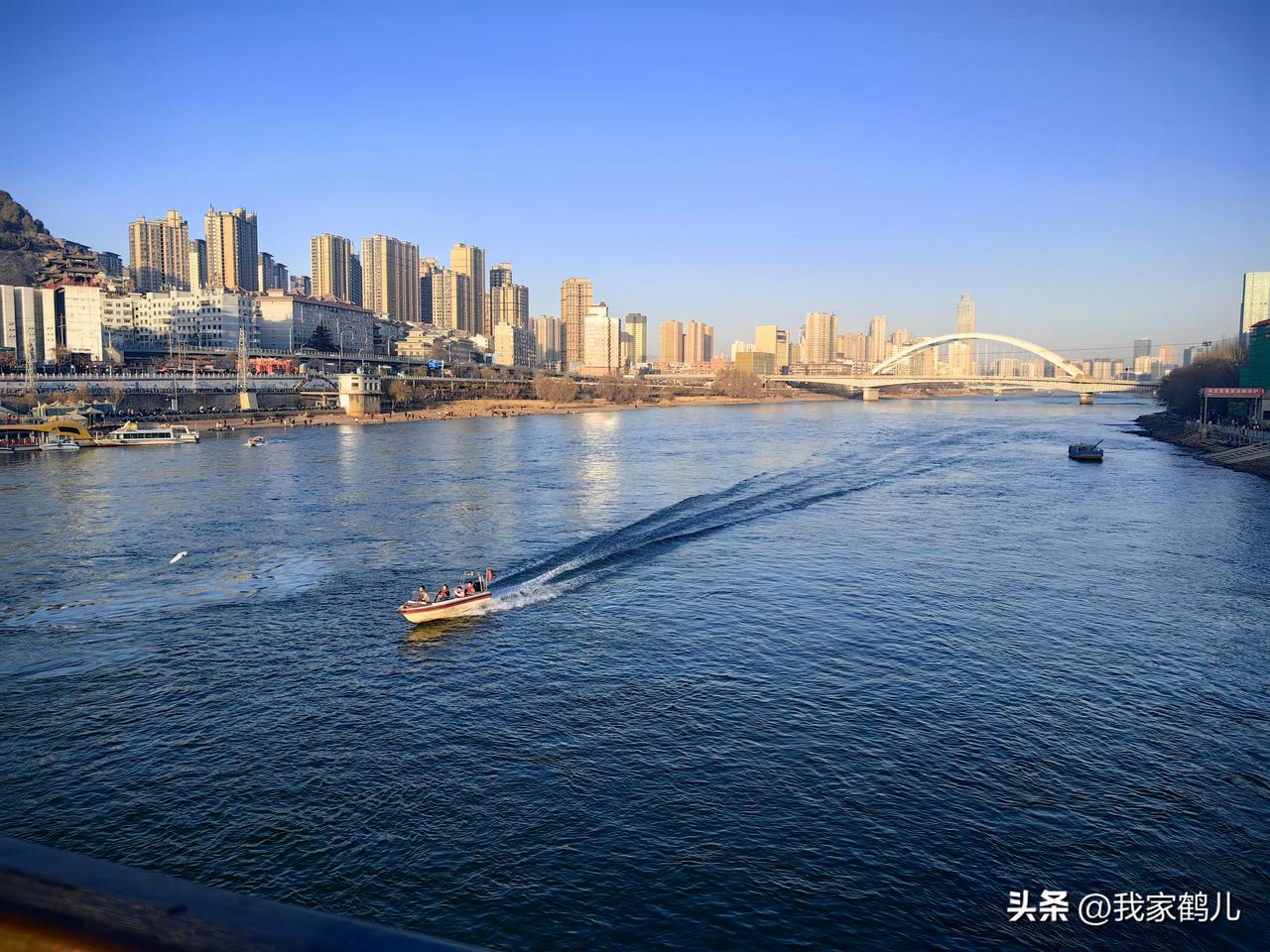 甘肃省兰州市出台征求意见稿：
核心区将新增公共停车位5000个。
鼓励开发地下空