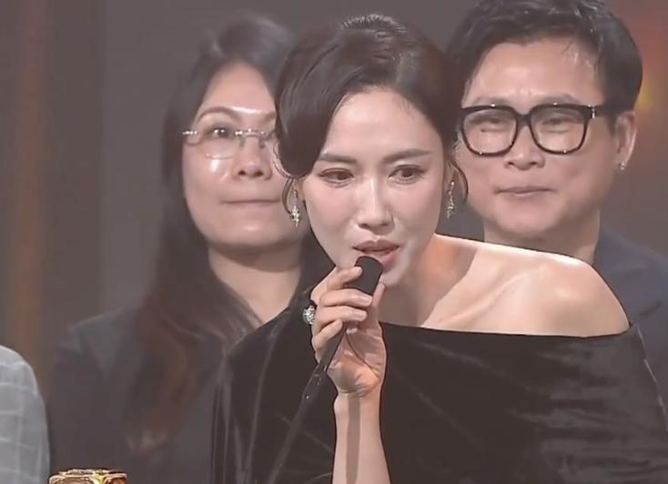 李施嬅再度陪跑，确实挺让人遗憾的！

这次看《新闻女王2》，我觉得李施嬅的演技是