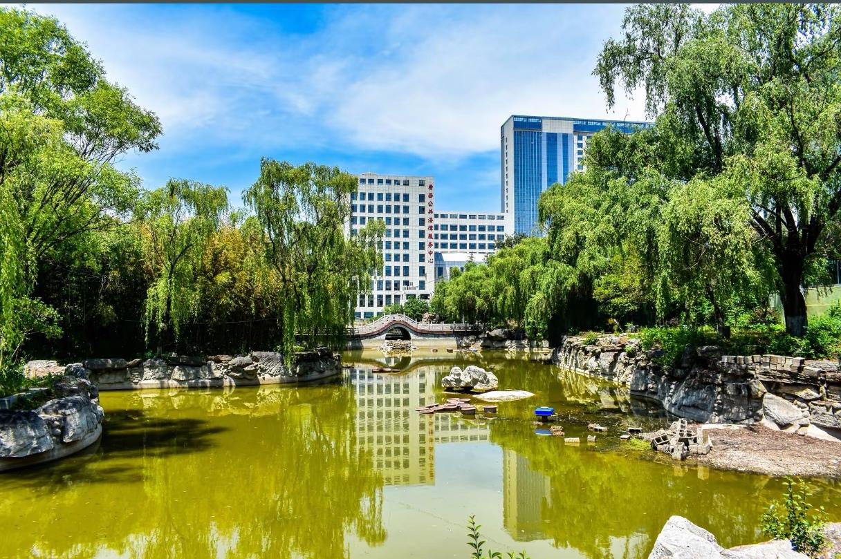 陪伴费县人20年的青岛理工费县校区，今年夏天将整体搬离！

这组照片定格了校园的