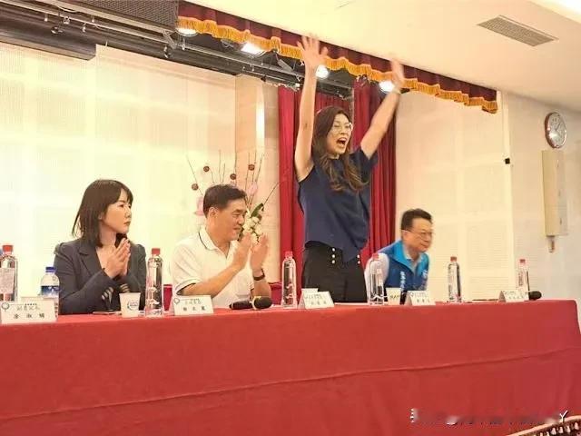 郑丽文的格局比郝龙斌高太多了！
 

国民党主席选举的硝烟中，郑丽文与郝龙斌的格