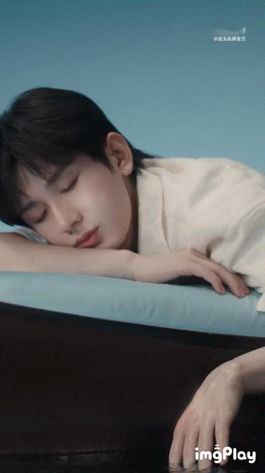 成毅最新代言物料～萌萌的ee