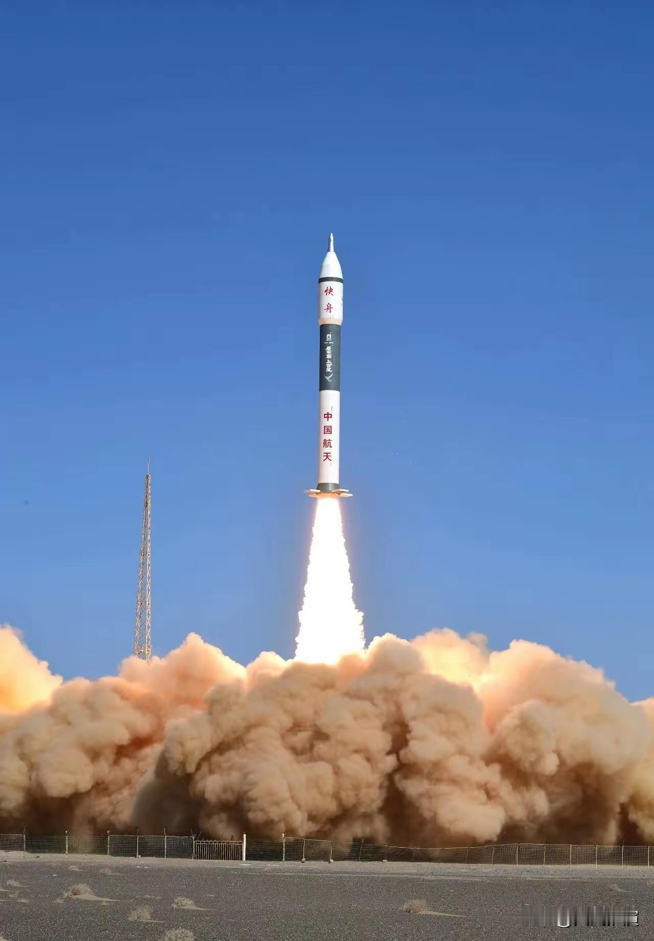 关键时刻，中美通了一个重要电话

5月1日一早，就传来一件大事。
中美两方高层在