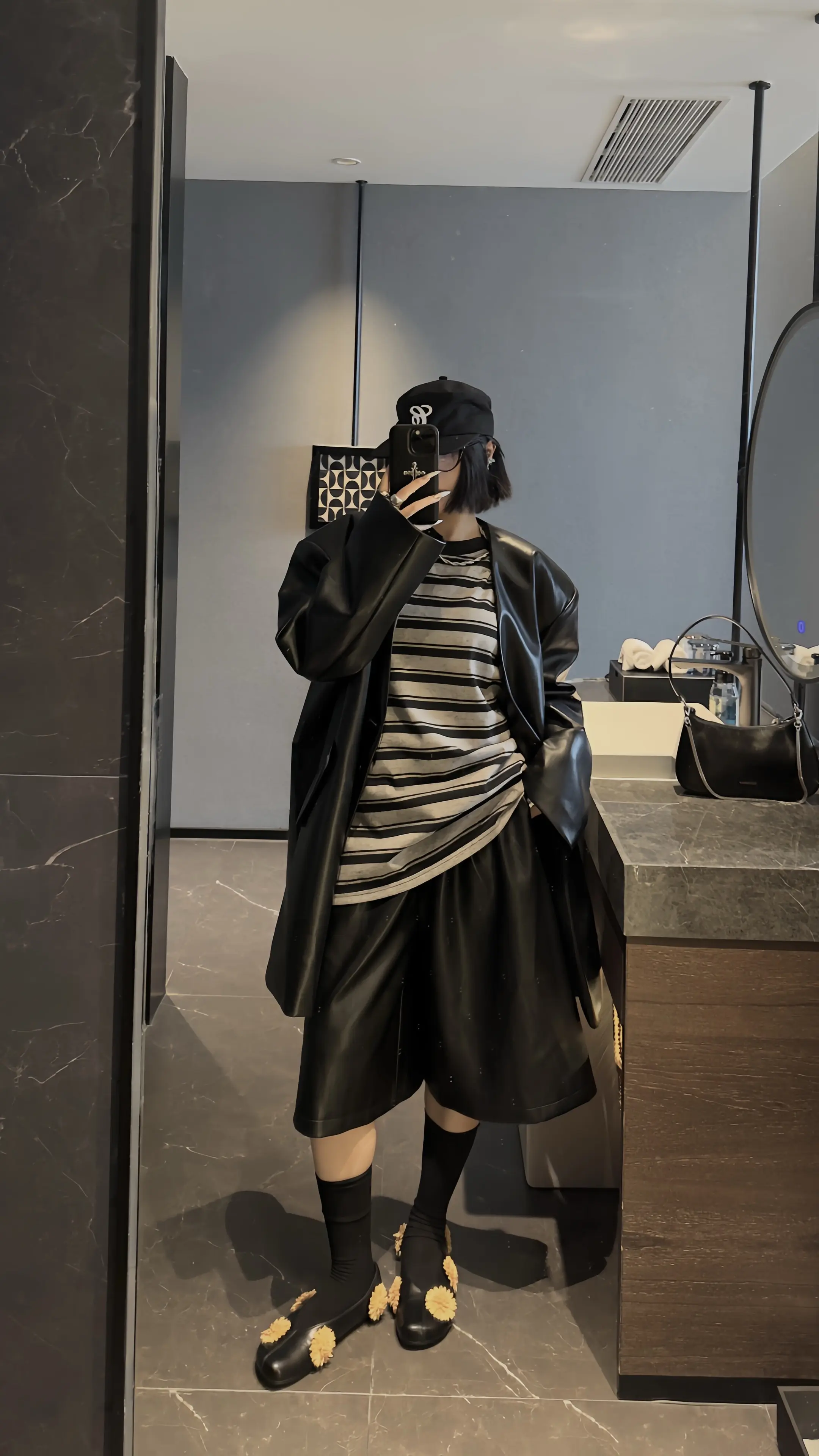 忘了告诉你 我是风象星座 是突然想通就能放弃一切什么都不要的天秤座