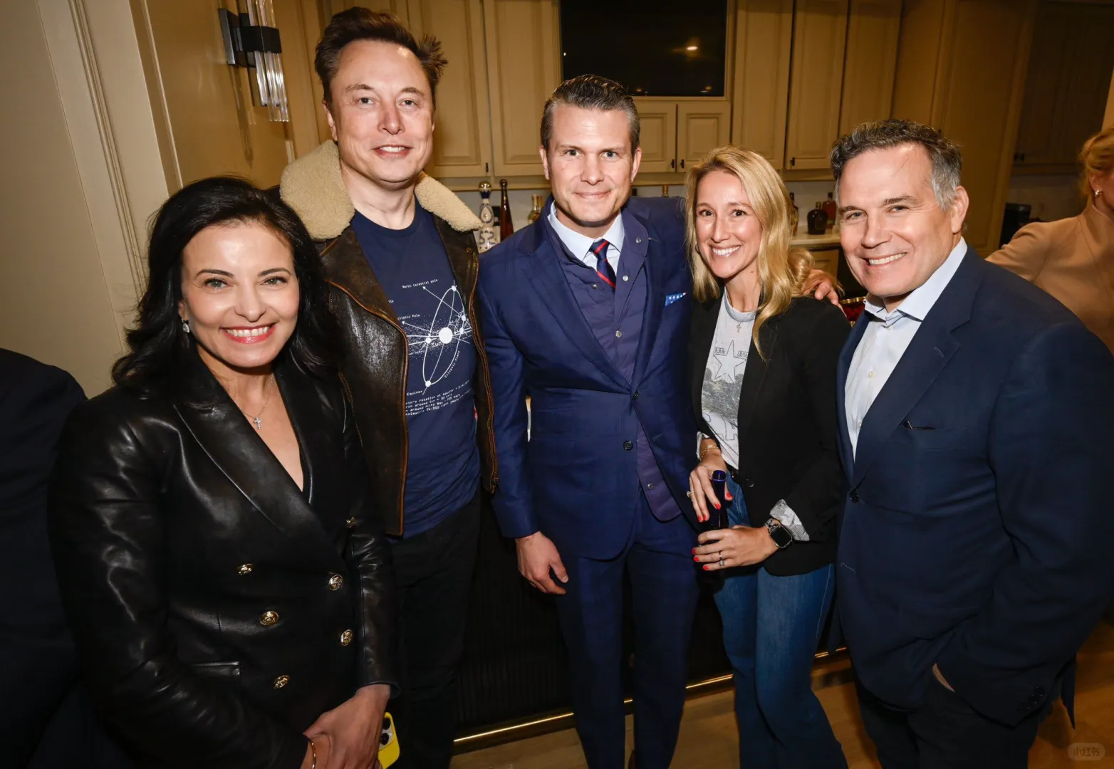 陆军-海军比赛变成了一场实力雄厚的阵容，特朗普邀请了埃隆、参谋长联席会...