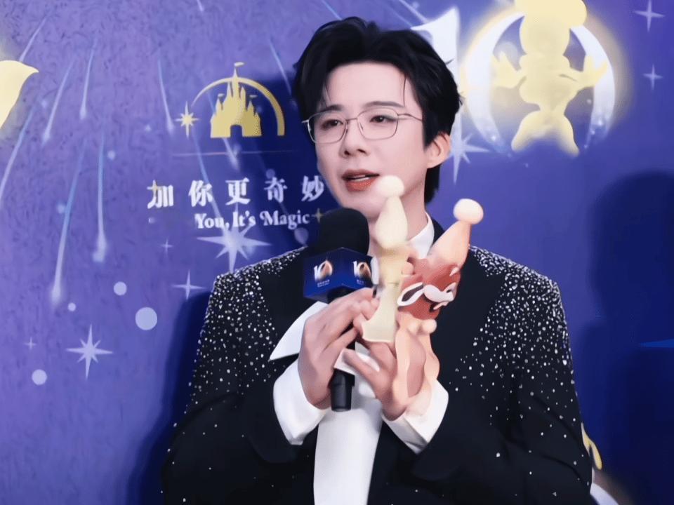 上海迪士尼十周年庆典作为唯一连唱五周年、十周年主题曲的歌手刘宇宁，带着《奇妙的惊