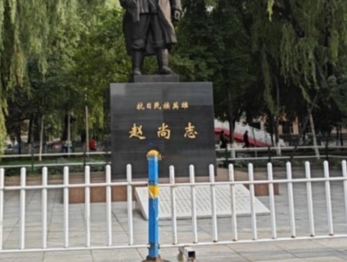 阎克非曾经是26年前，国家级期刊‌《出国与就业》‌（特别是其“出国专辑”或相关栏