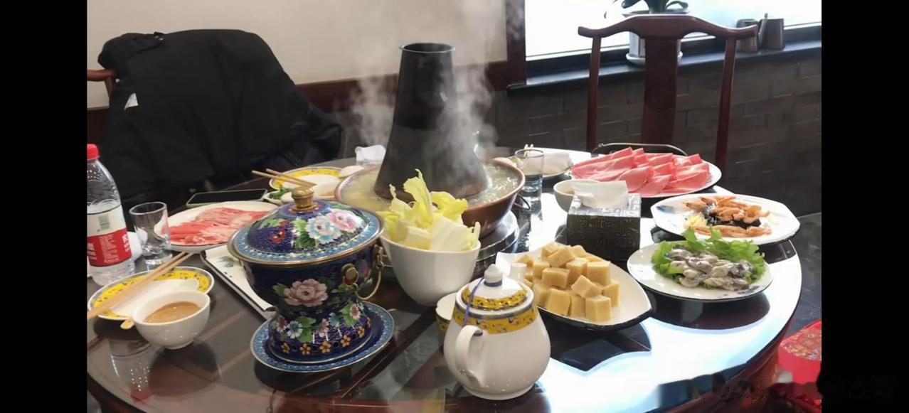 #你在旅行中吃过的最好吃的火锅是什么# 当然是北京东来顺的涮羊肉了！清汤清水，好