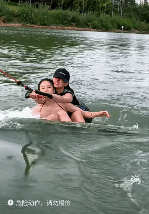 玩这个冲浪🏄🏻‍♀️多少钱一次啊！有机会也要去玩一次！[强]