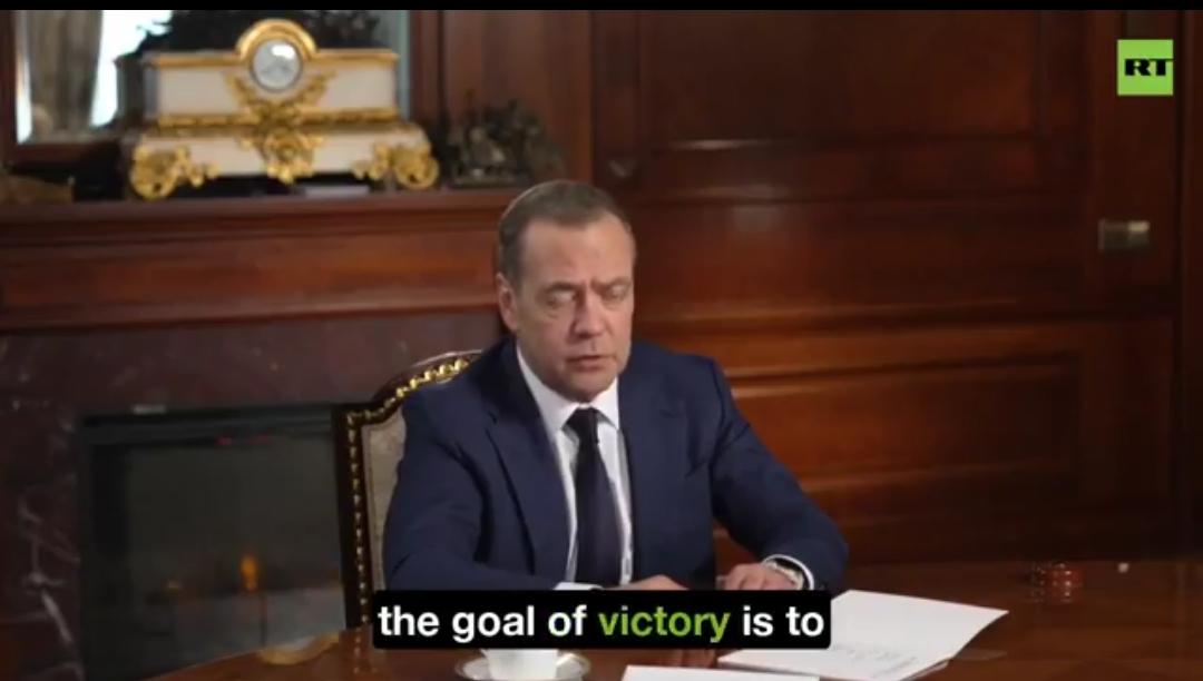 新闻快讯——梅德韦杰夫就俄乌局势表态，强调军事胜利固然关键，但规划胜利后的局势走