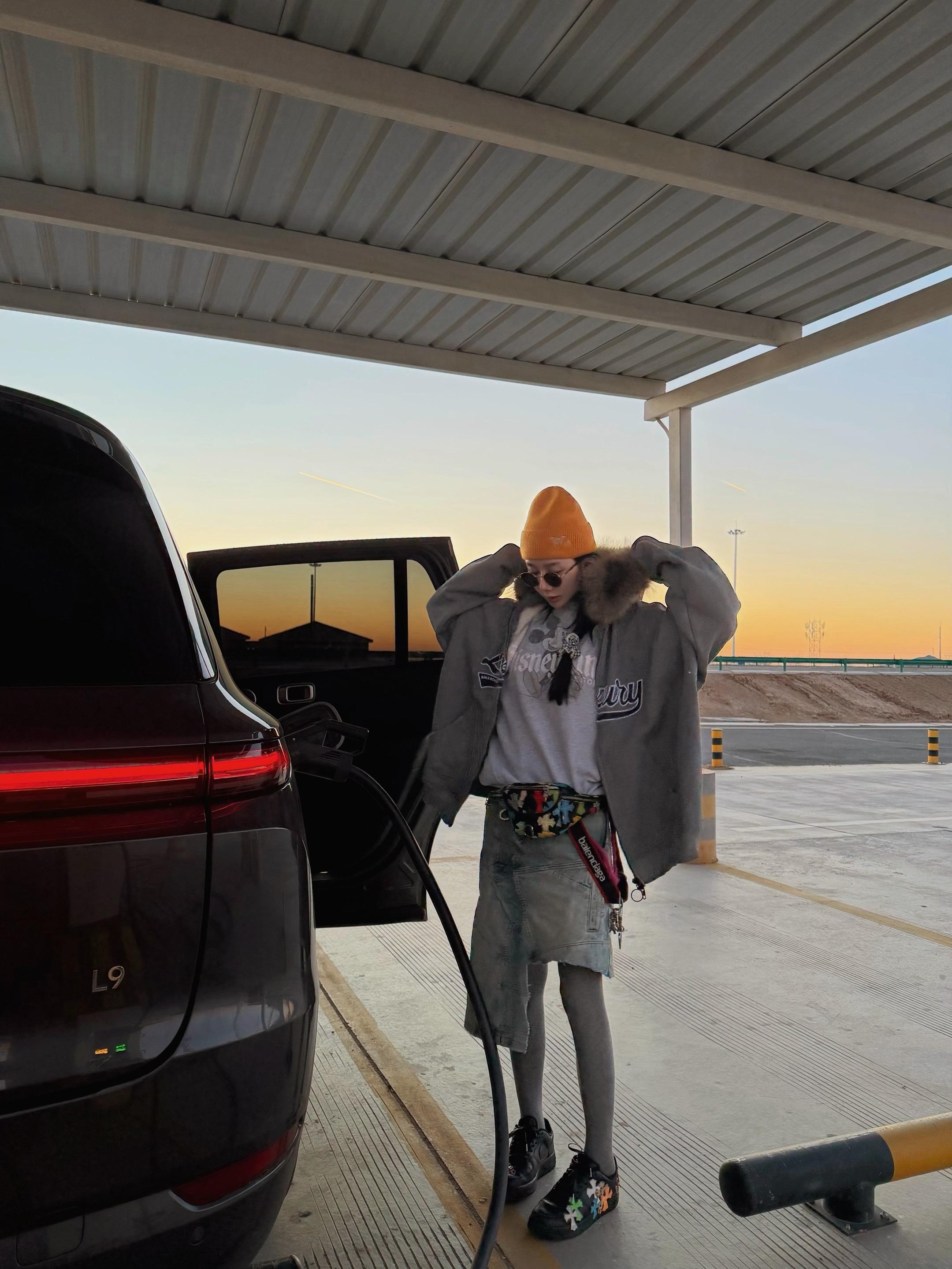 独自穿过悲喜，直到灵魂共鸣的人出现。