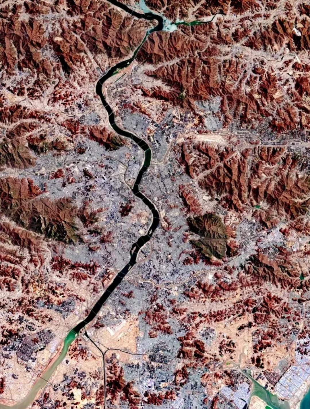 东北某地，大城市的卫星地图。 ​​​