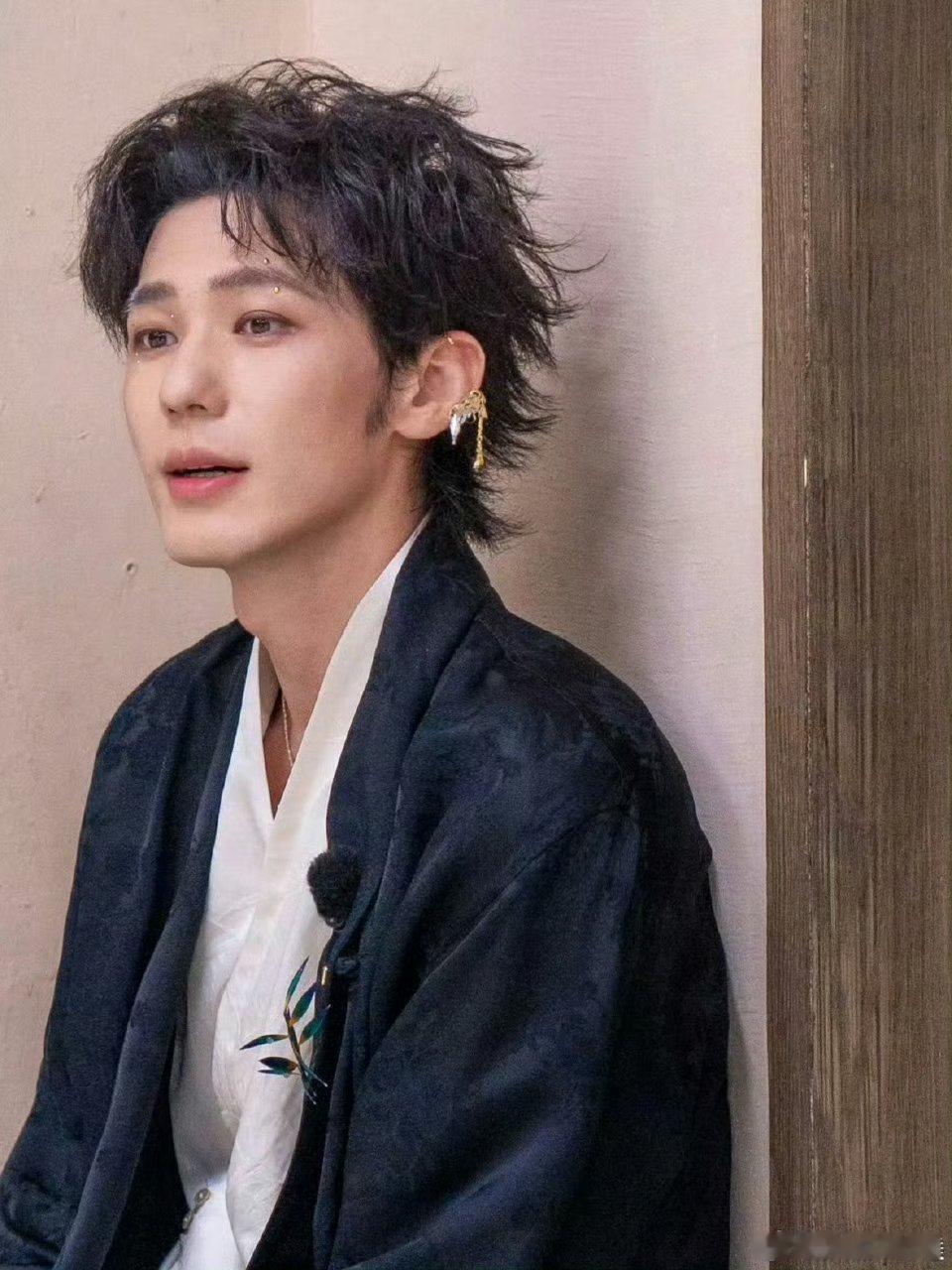 疑似白宇前女友发文 太平年太火了啊，期待白宇即将播出的年代剧冬去春来，完美衔接 