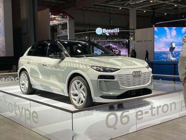 #新能源汽车# 【奥迪Q6 e-tron正式亮相，外观时尚且运动化】11月5日，