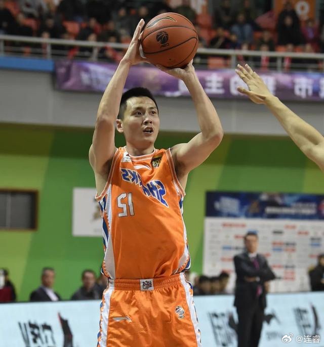 朋友你要看热闹的比赛吗！看山西vs上海吧，俩队半场得了102分。上海进攻方式多样