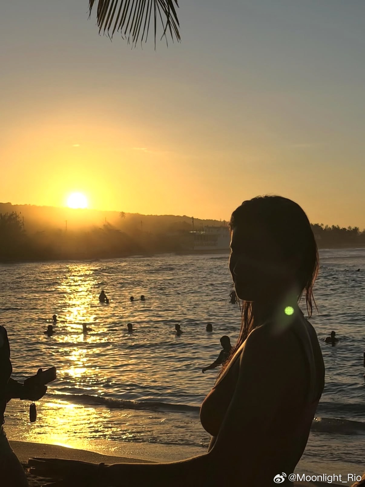 高桥·布鲁娜：🌊☀️ 