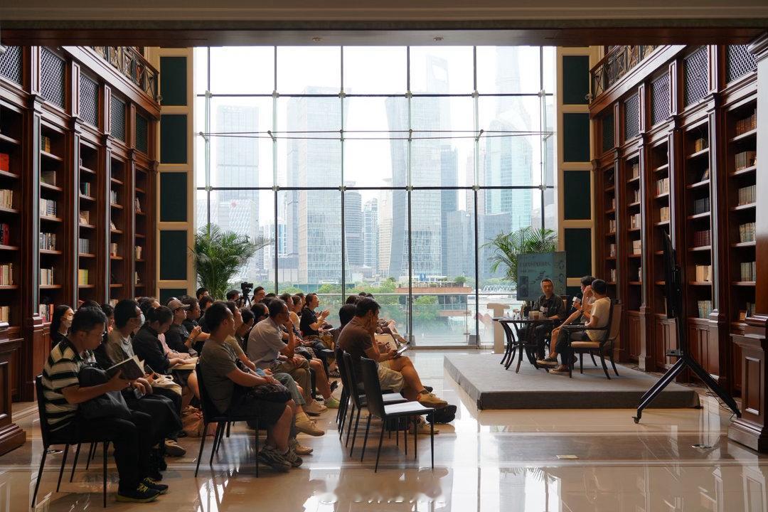 今天上海建投书局的分享会，来了六十多位读者，还是我在建投书局分享会读者最多的一次