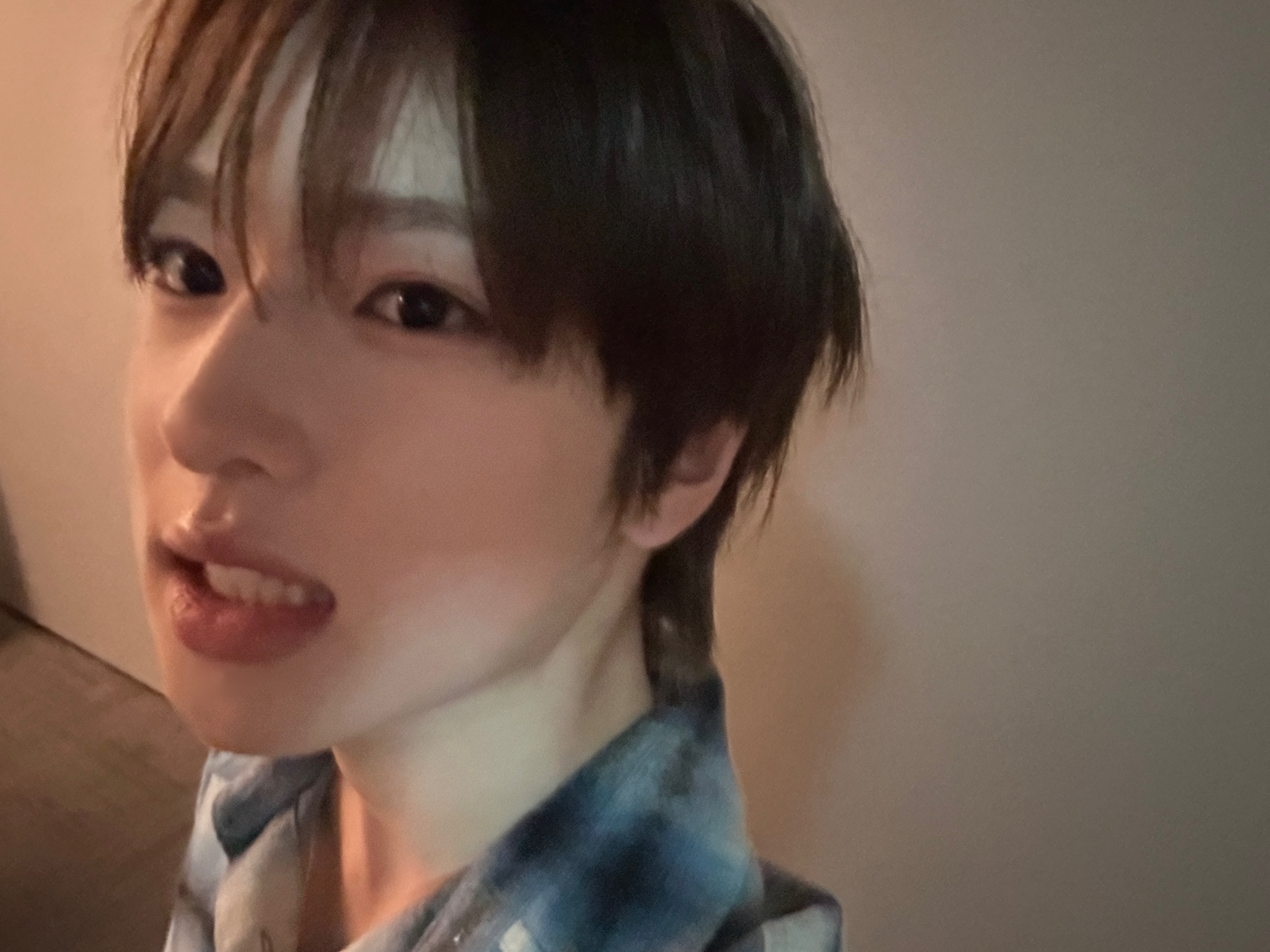 我一直不觉得你是多么喜欢刻意隐瞒自己的人，我也从来不会强迫你过度分享你的生活，作