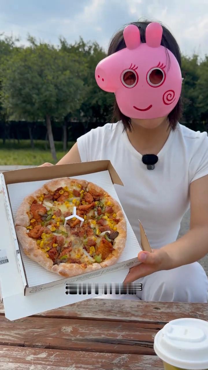 快抓住它，救我，快追，好饿，快来参加比赛，赢了有汉堡套餐，还有美味的披萨。快来挑