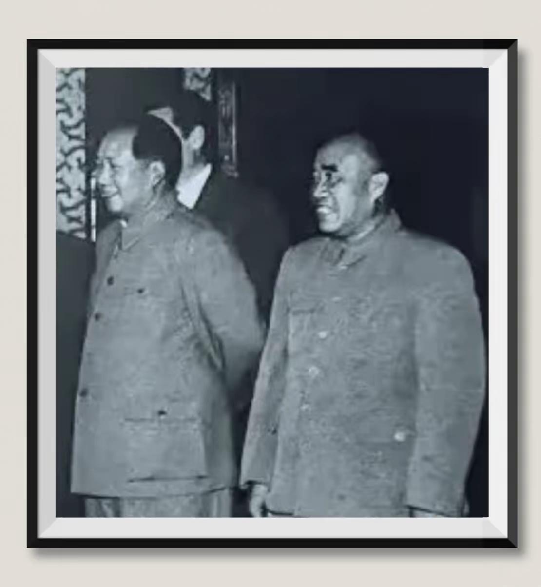 伟人和朱总司令一张珍贵的黑白合影，
让世界美西方列强闻风丧胆的朱毛组合。