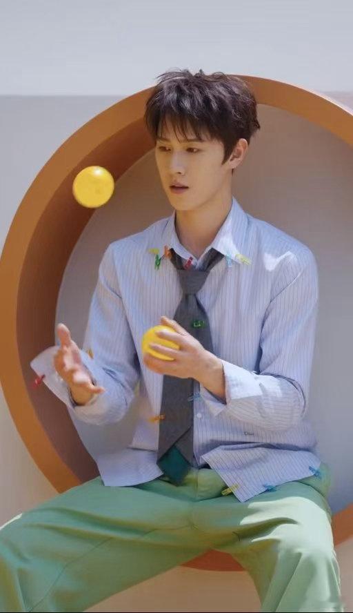 李昀锐人怎么能闯出这么大的祸奔跑吧 心照不宣挑战变成了假发片挑战。李昀锐那一扯干