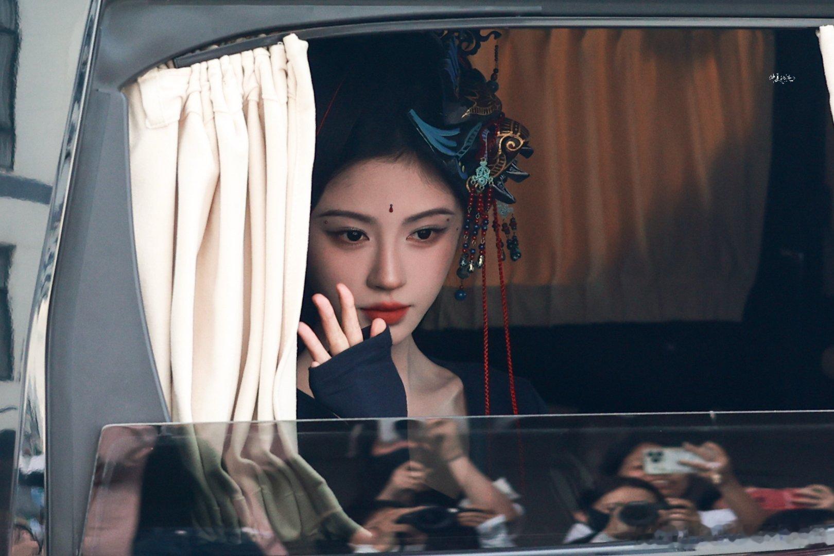 鞠婧祎 jjy鞠婧祎苏绿夏jjy鞠婧祎万花世界如果我的心是天秤 那全部为你倾倒(