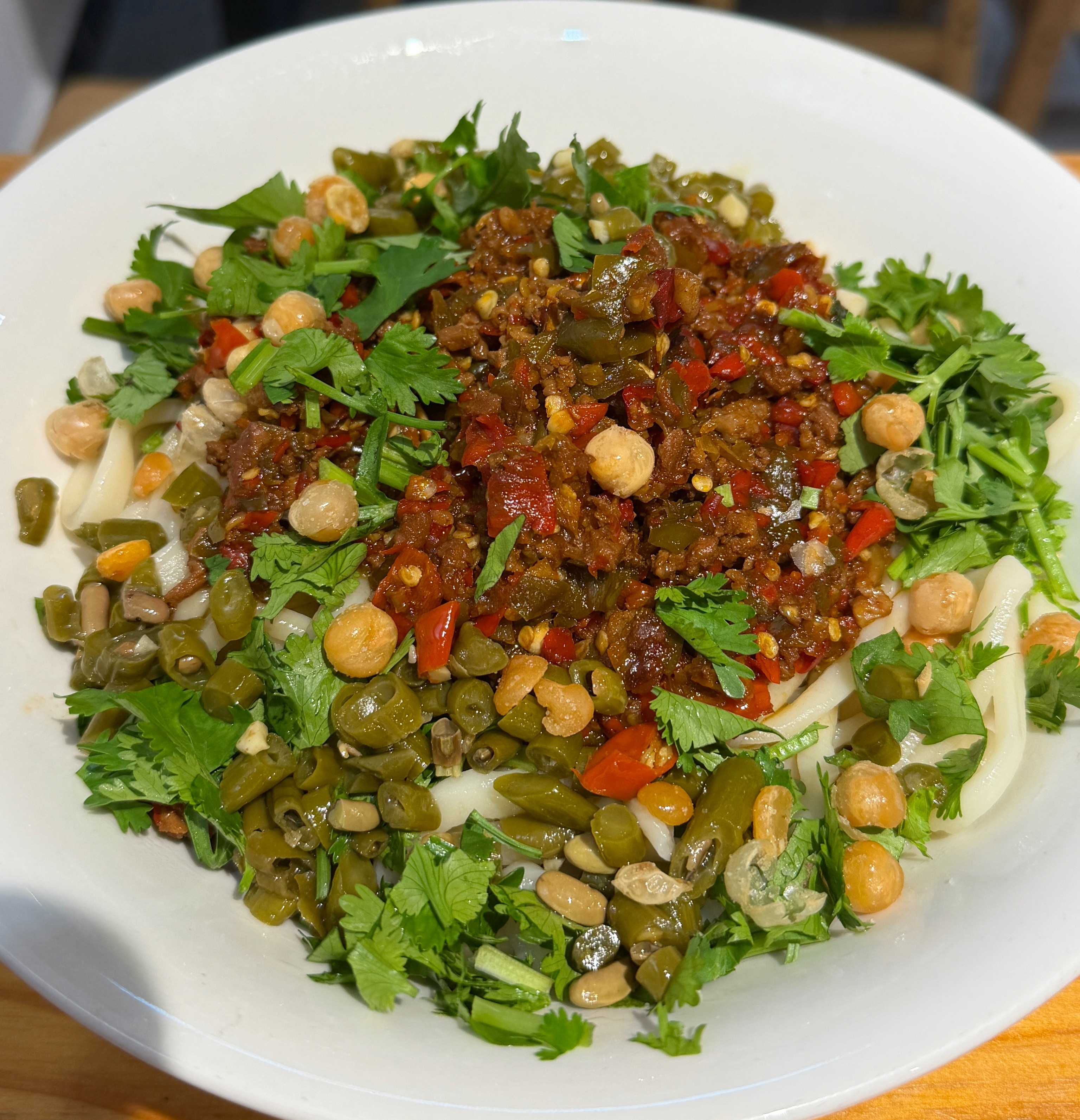 谁能拒绝在暴雨天来一碗牛肉臊子面！！！ ​​​