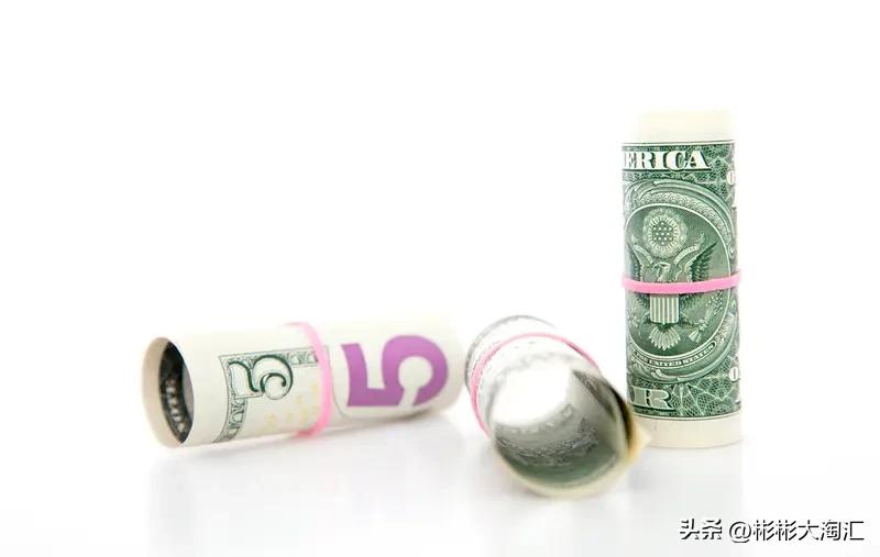 钱肯定不是人这一生唯一的追求。
有些人把钱当唯一目标，满心算计、只看眼前利益，结