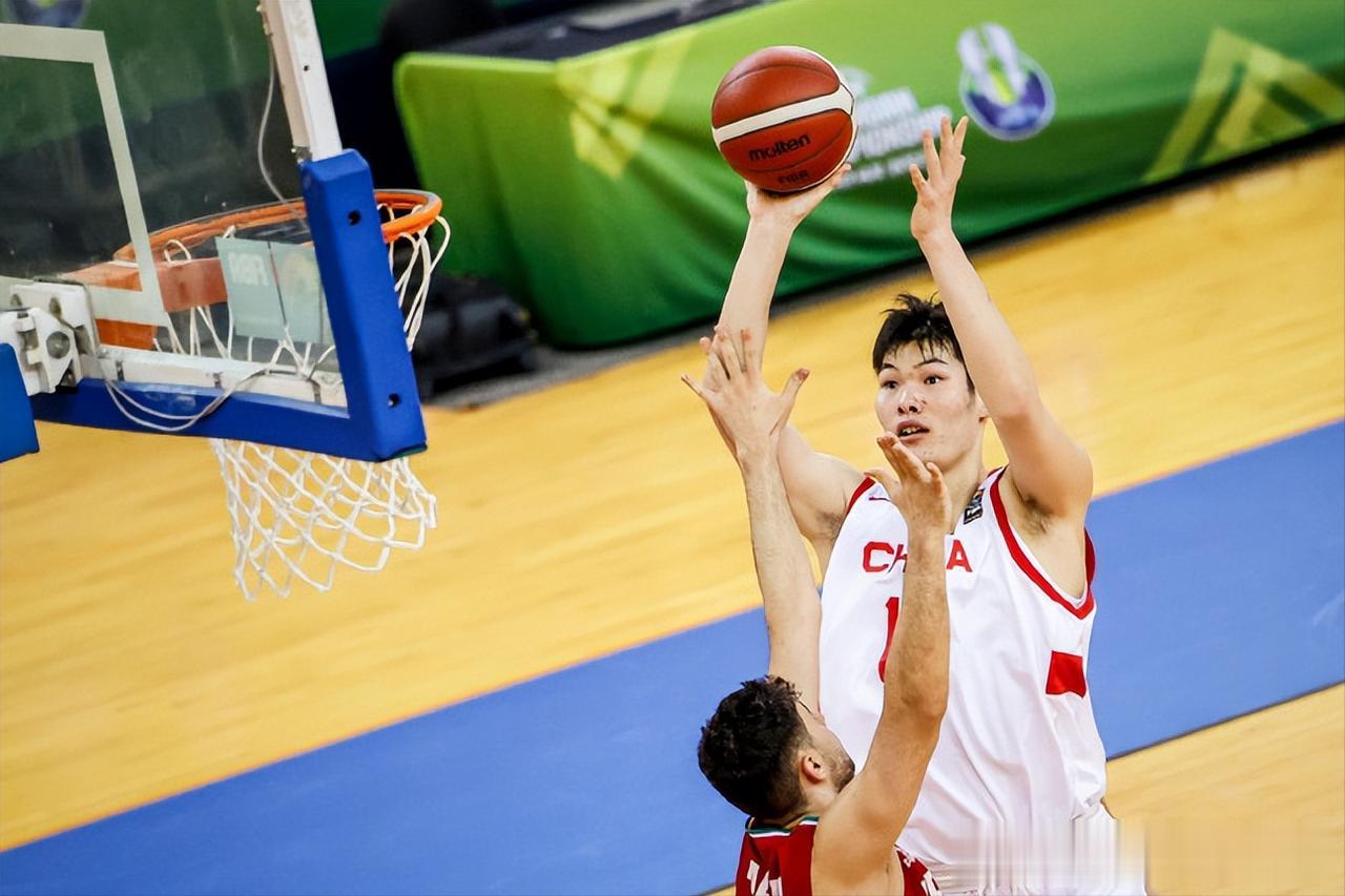 没有张博源，李晓勇又会被逆转。

U16男篮最好的球员，说是咱们长春的实验中学的