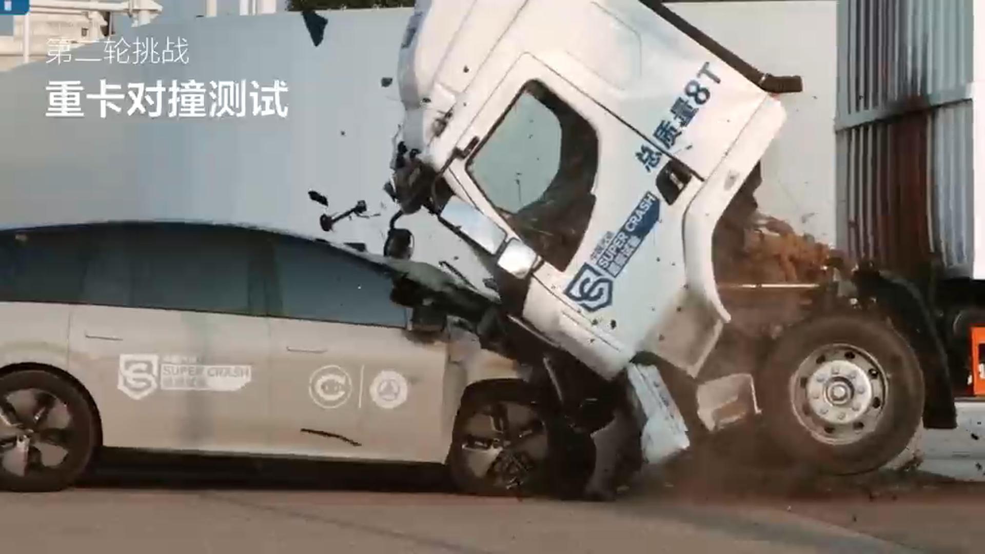 乘龙卡车回应对撞试验撞不过理想i8其他卡车厂家抓紧动起来呀，趁大家都在好奇卡车撞