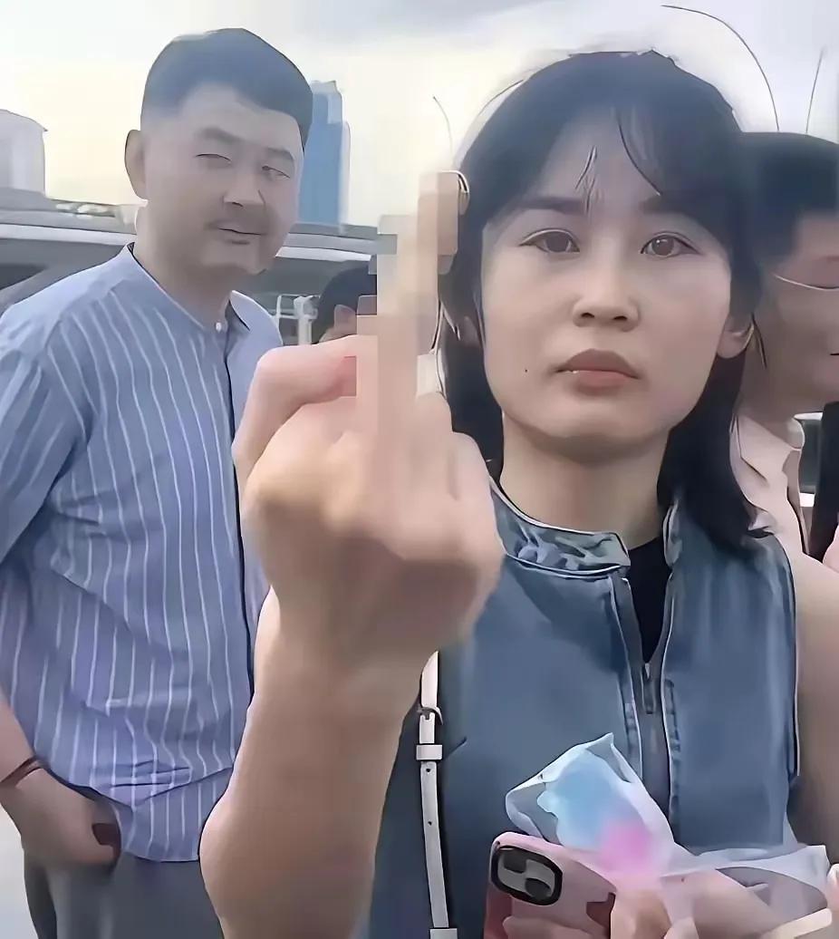 千万别深扒李亚鹏，
越挖越懂什么叫人间难得的真心！

谁能想到那个被贴上失信标签