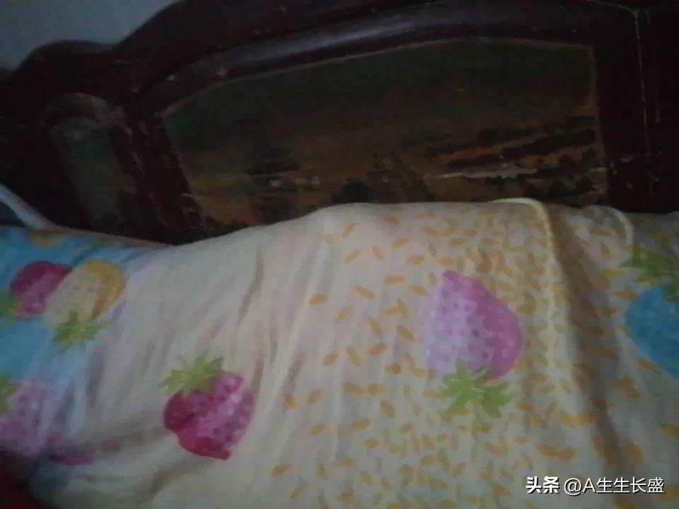 由于天气太暖，整个冬天厚被子折叠放在边上几乎没盖几天，现在已进入多雨季节，只好等