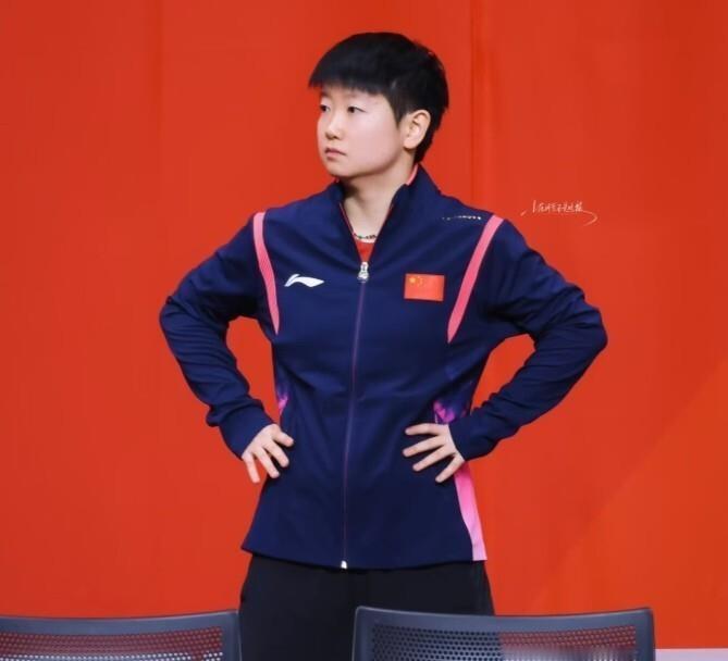 同样是对阵朱雨玲，王曼昱和孙颖莎打出了完全不同的比赛内容。王曼昱前两局都是9比1