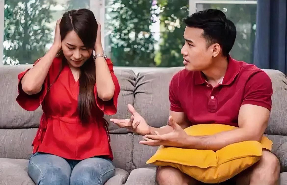 为什么每次和老公说话，就特别烦躁？

因为你对他很失望，对他很不满。你知道，自己
