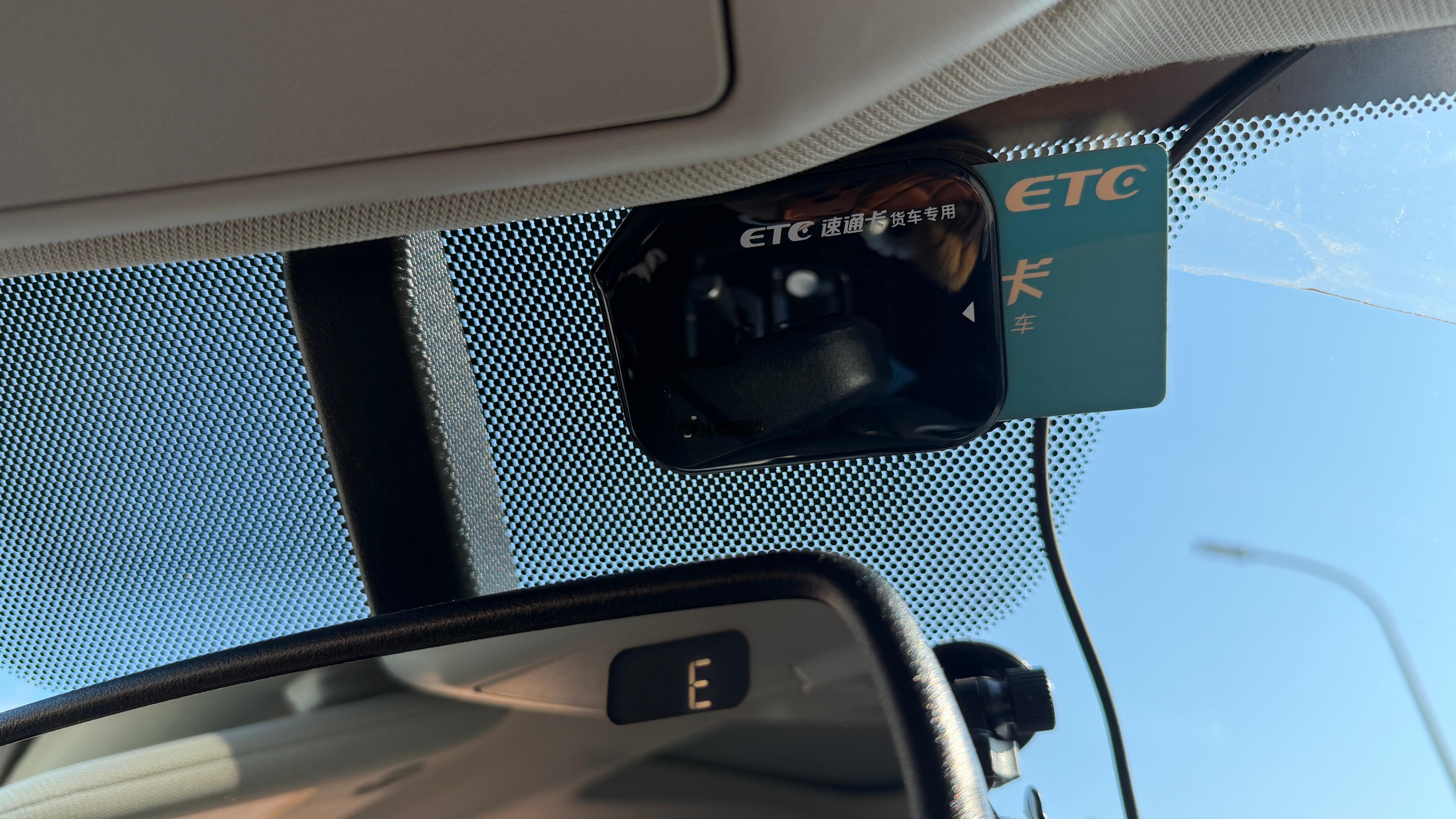 刚回忆起来，皮卡算货车，可以拉一车白菜🥬走绿通了吧