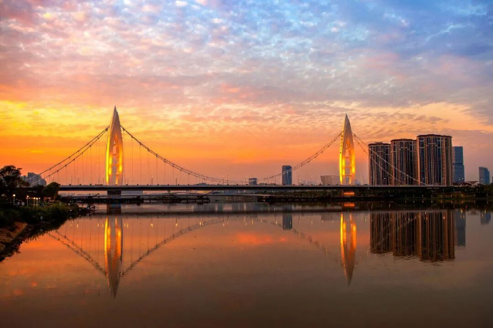 千年古都 常来长安 一起晒西安 文旅西安 在西安，看落日不必远行，元朔大桥就能给