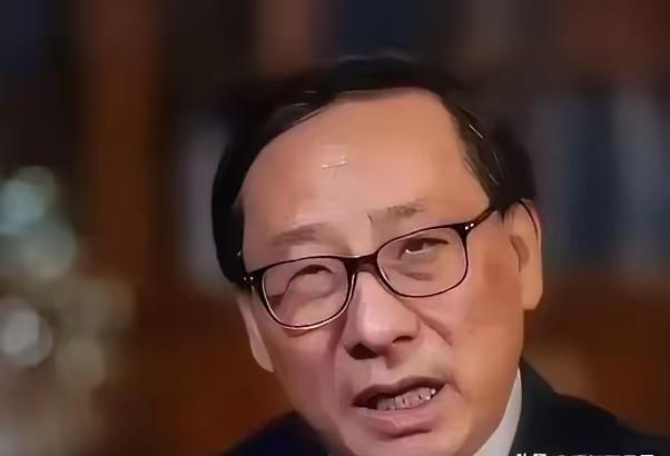 著名学者高志凯提醒国民，打仗不能紧盯航母，也要回头看看自己人。
 
高志凯深耕国