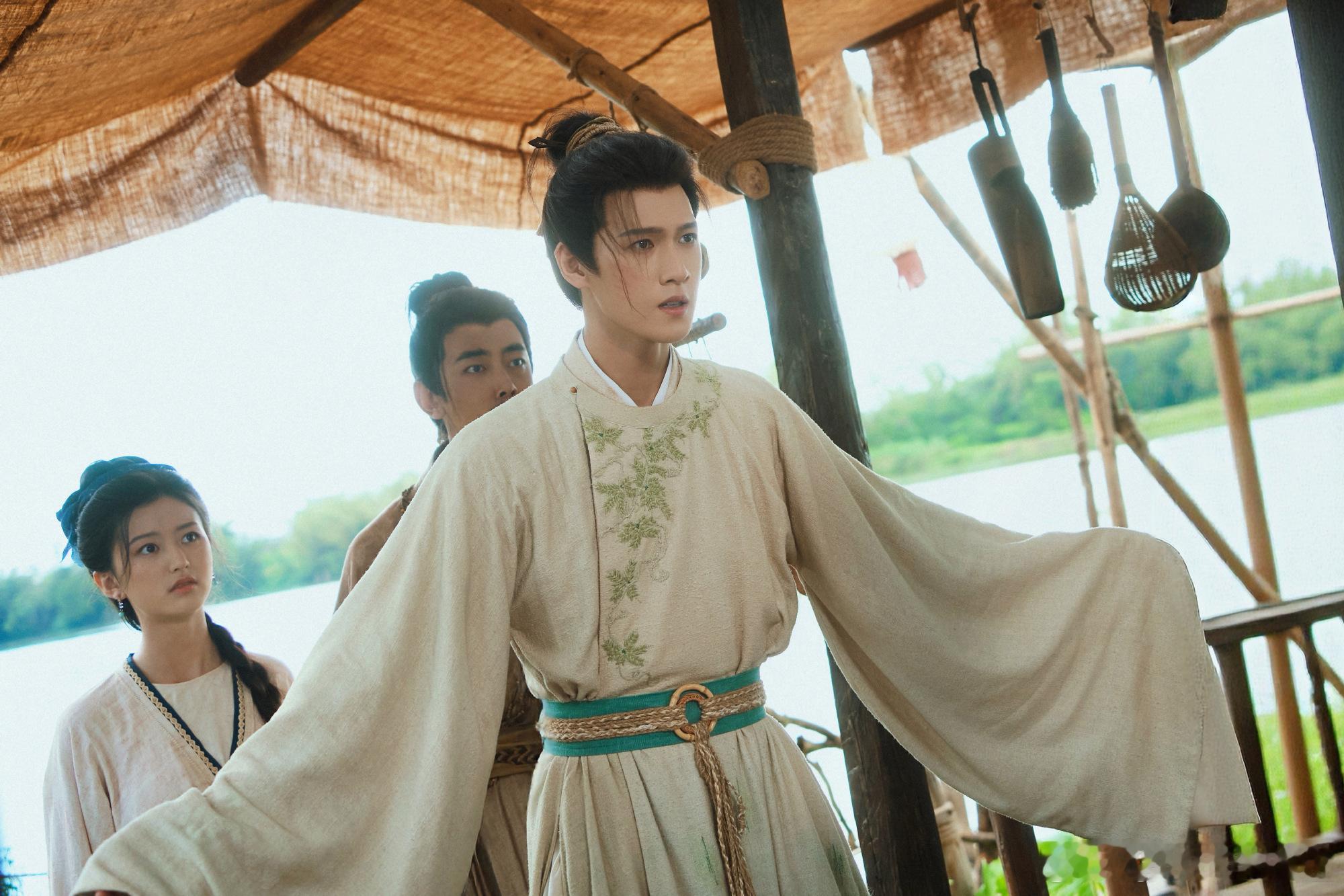 李昀锐杀青特辑看到了成长线李昀锐这杀青特辑太有看头了！言尚从清隽书生到朝堂能臣，