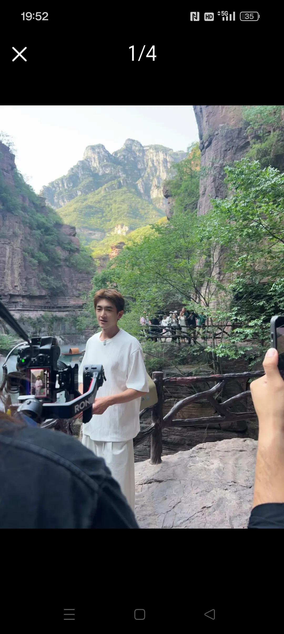 哎呀呀，新颖真不愧是灵魂伴侣呀，巧合就是那么的多！
    林更新这两天拍的宣传