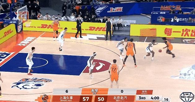 古德温个人能力太强了，扭着身子抛投还能进，连续内线拿分拉开分差




古德温个