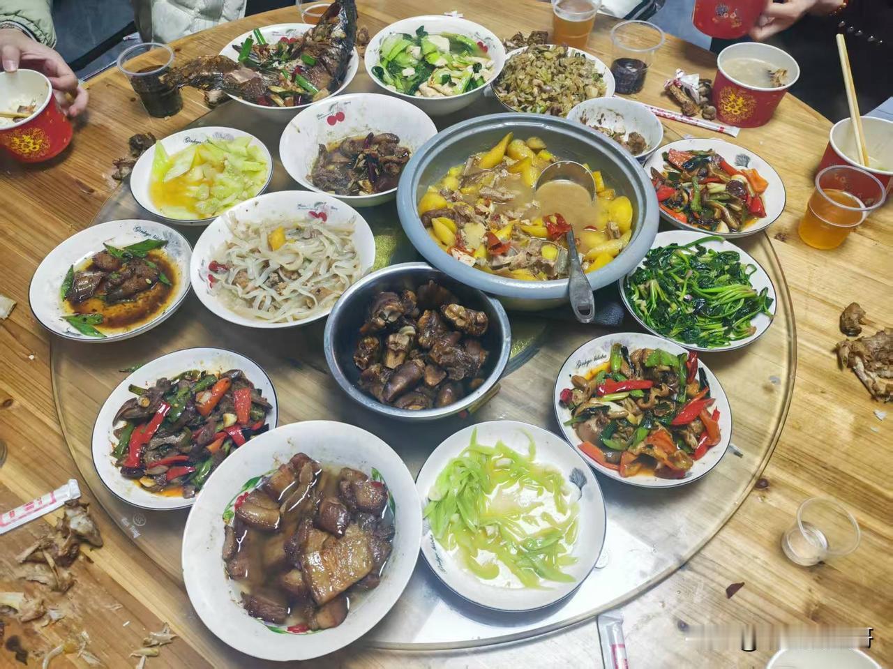 天南地北大拜年过年天天这样吃喝，真的感觉不好